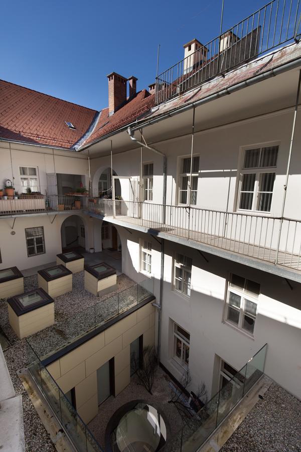 Charming Apartment Laura Tour As Ljubljana By Town Hall Bagian luar foto